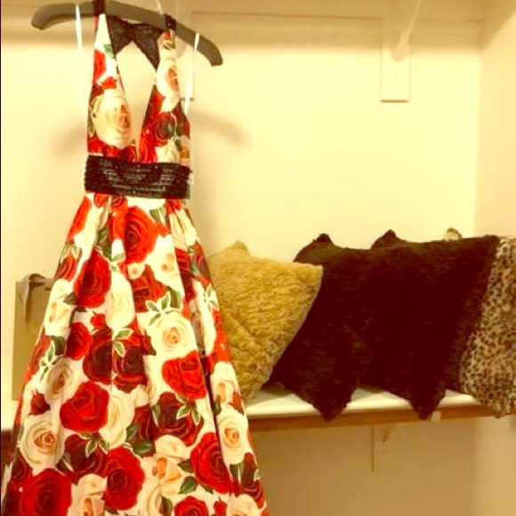 Dress - Picture 1 of 3